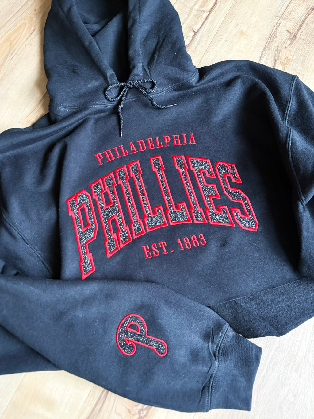 Cropped Phillies Varsity Letter Glitter Black Sweatshirt